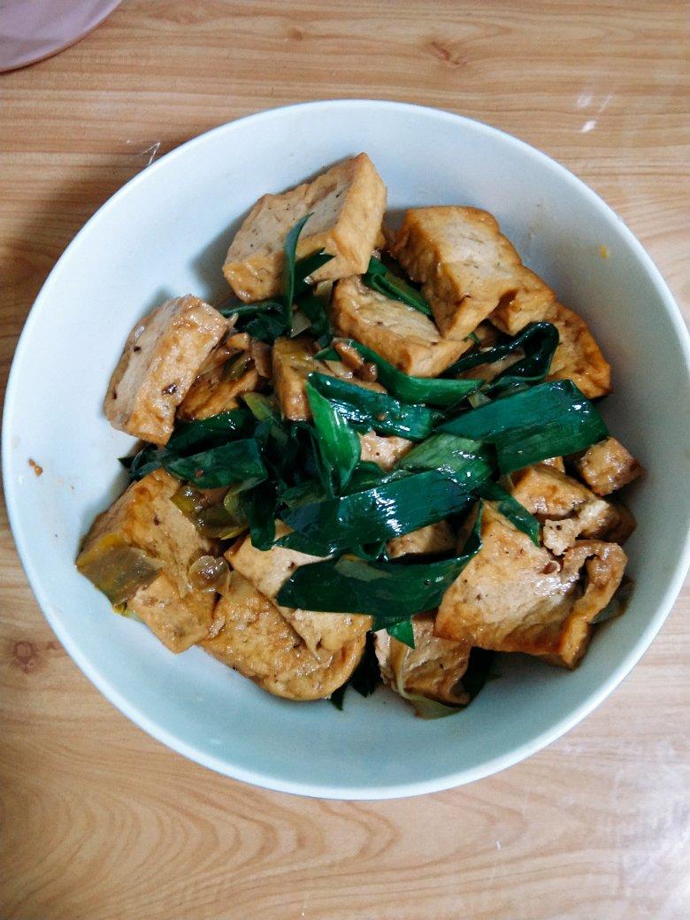 蒜苗烧豆腐