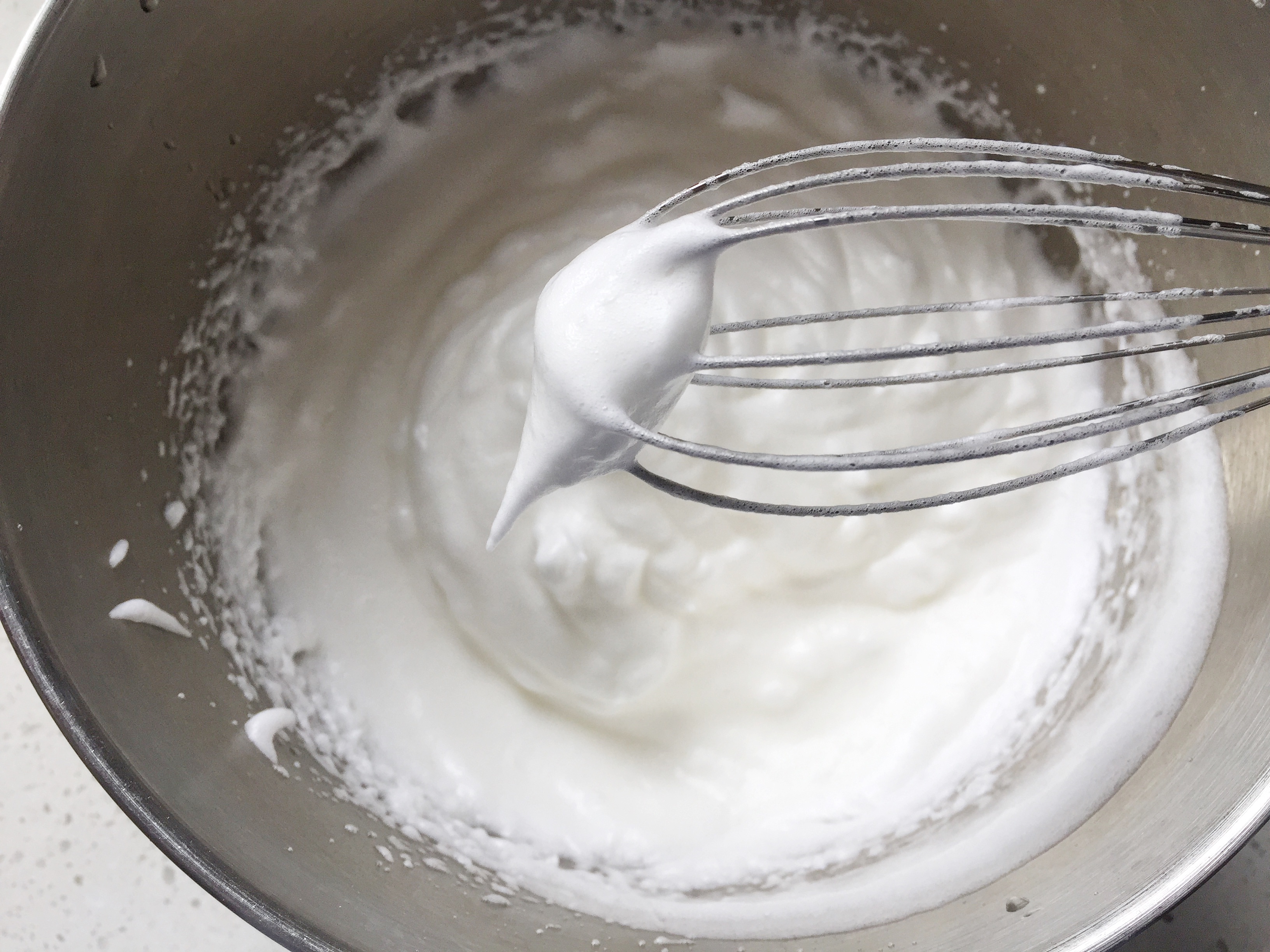 💘网红💘大白兔奶冻蛋糕卷（爆好吃的奶酱、奶酥和奶冻有详解）的做法 步骤14