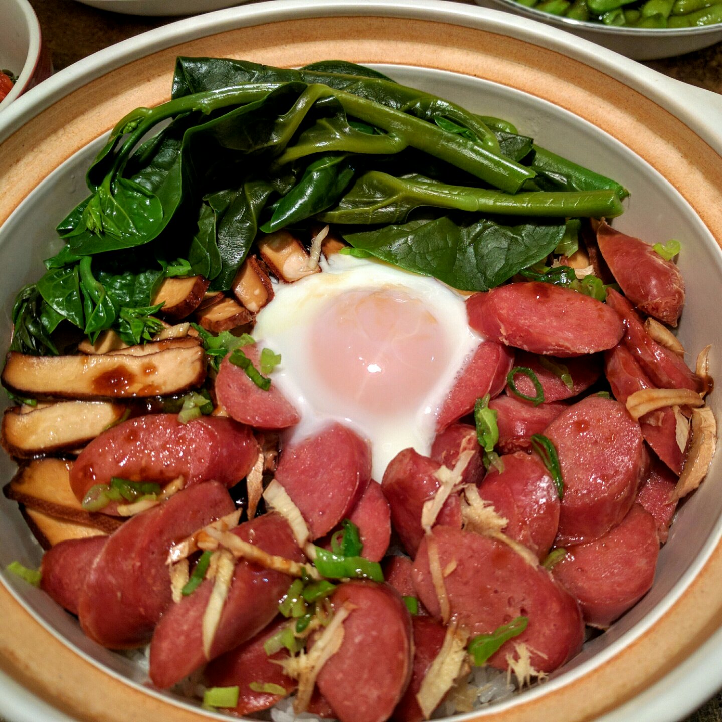 广式腊味煲仔饭