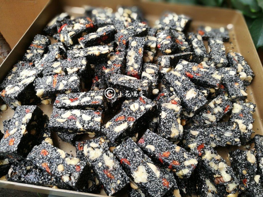 枸杞核桃花生黑芝麻片