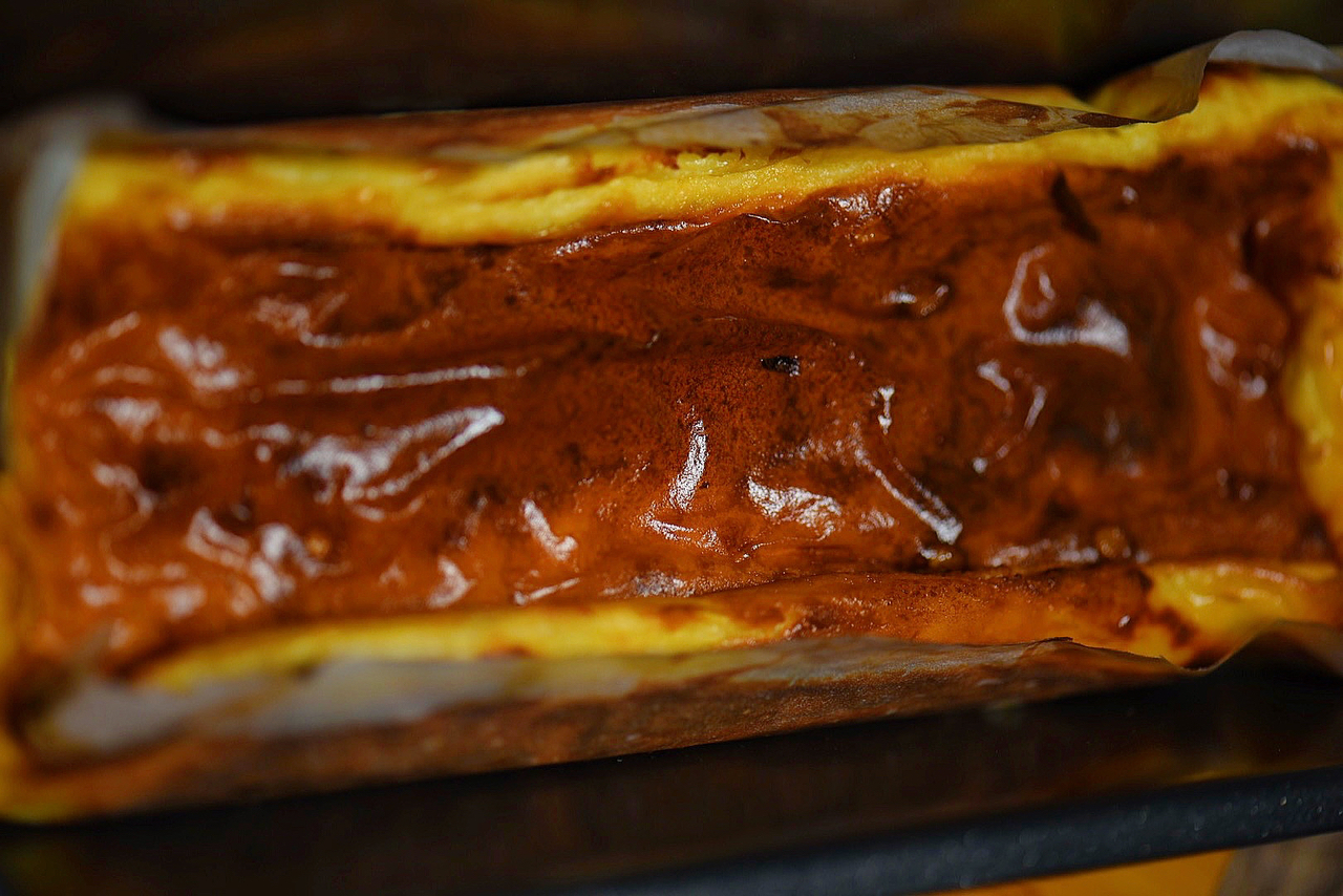低糖版的网红巴斯克奶酪蛋糕(Basque Burnt Cheesecake) --- 消耗谈奶油和奶油奶酪