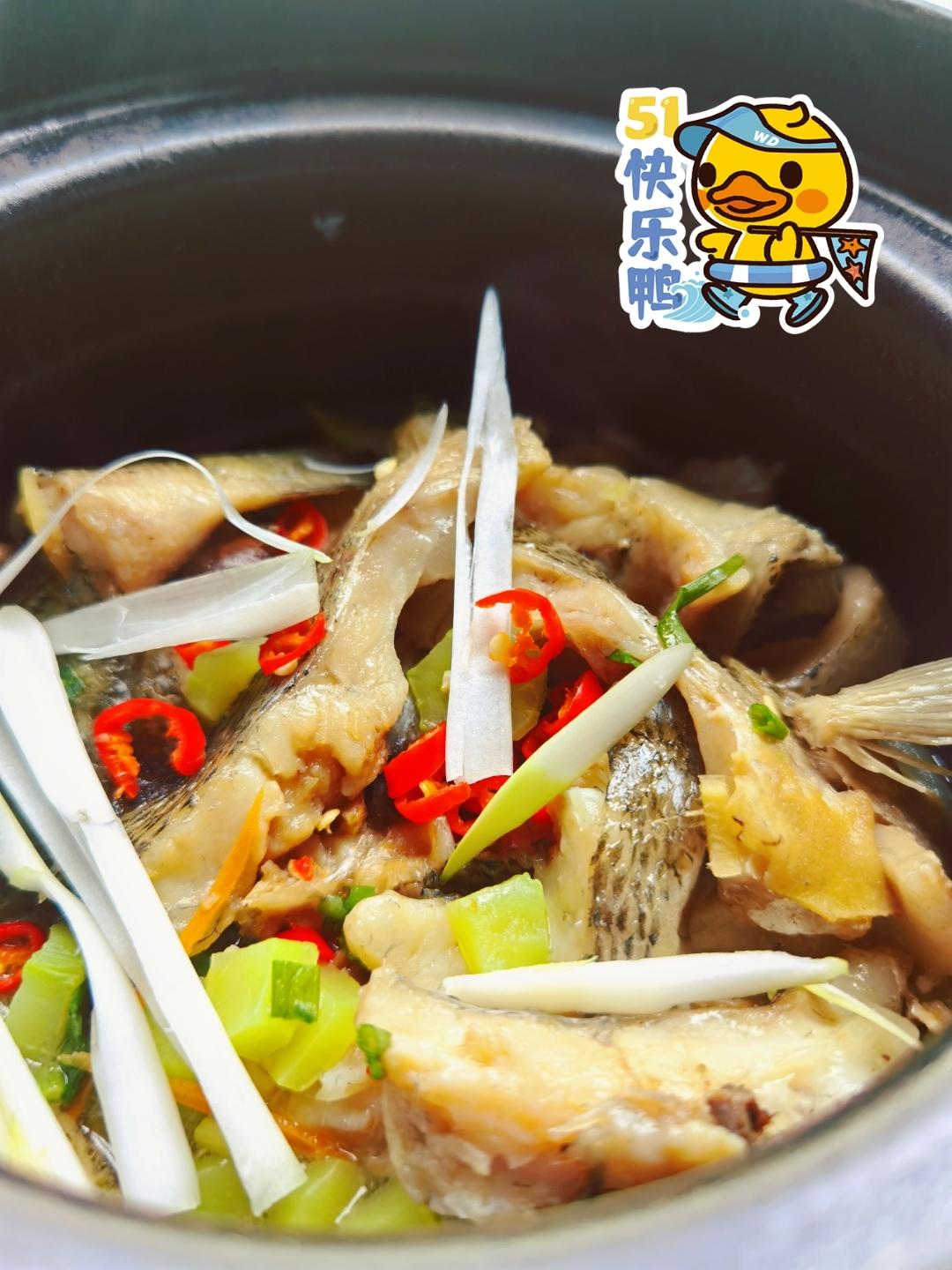 鲜嫩豆腐鲈鱼煲