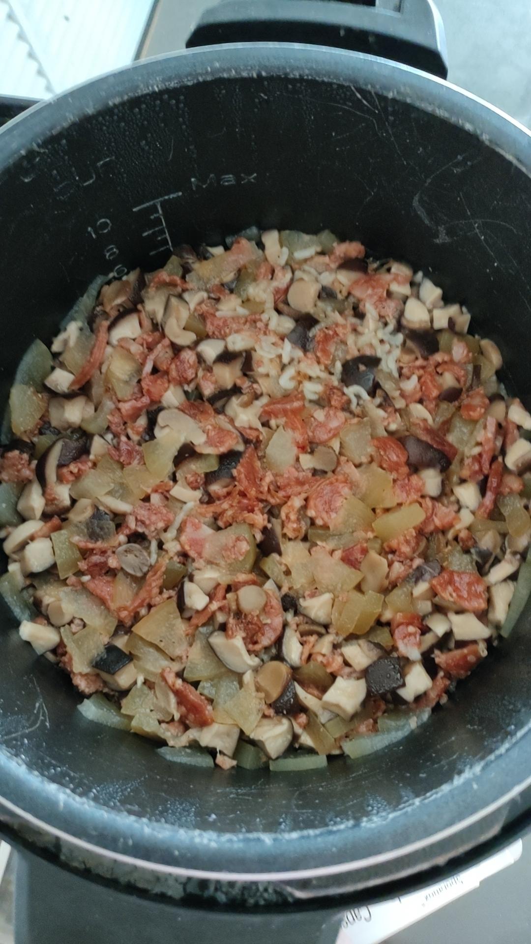 电饭锅版香菇腊肠饭