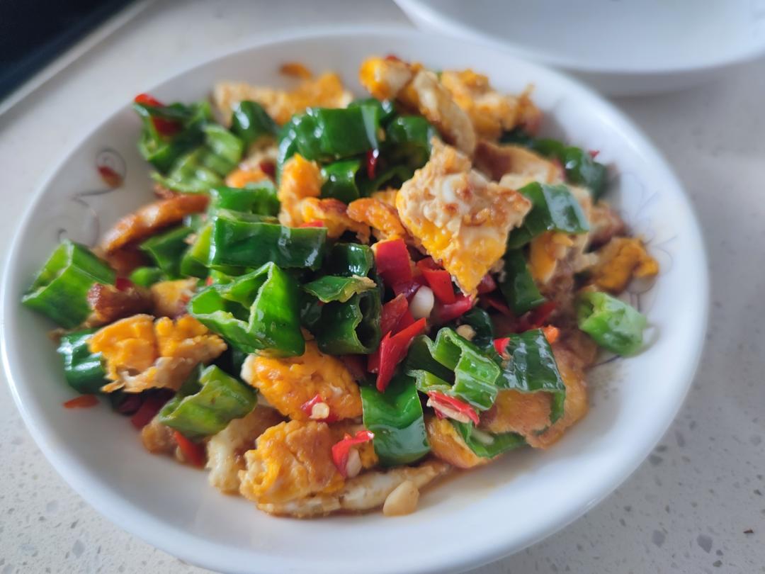 ✅挑战365天晚餐不重样第131天：剁辣椒炒鸡蛋‼️