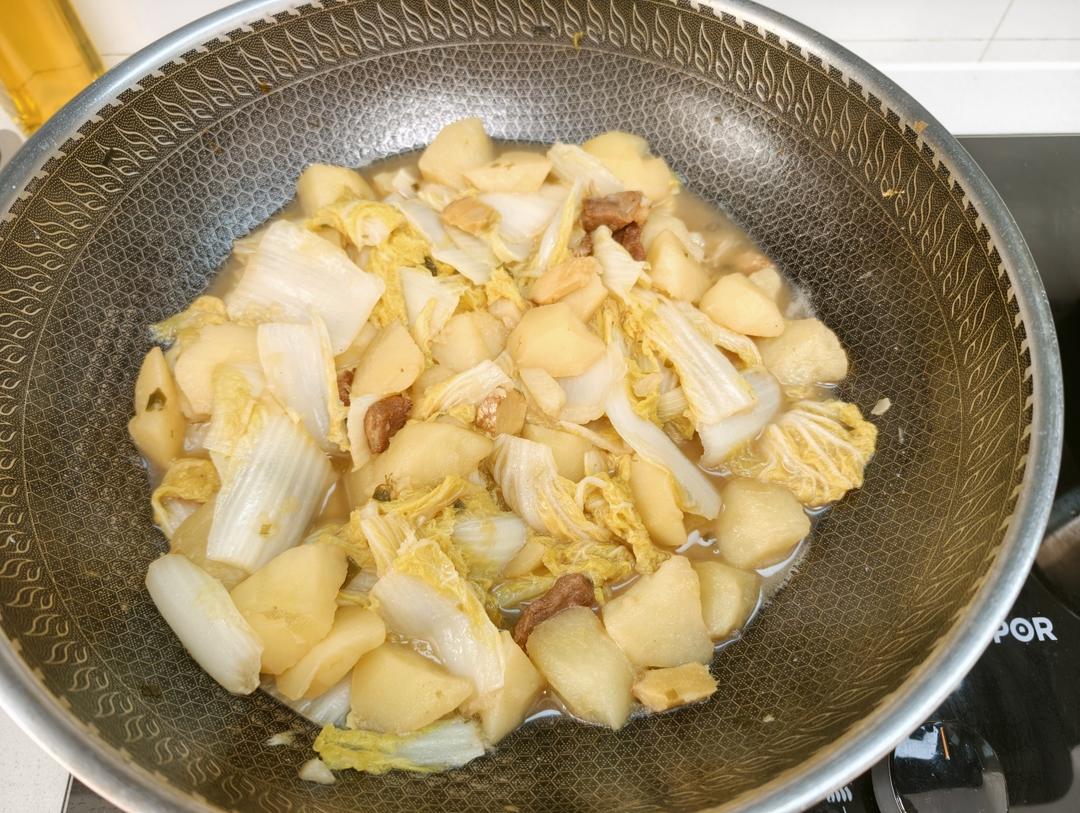 东北五花肉白菜炖土豆