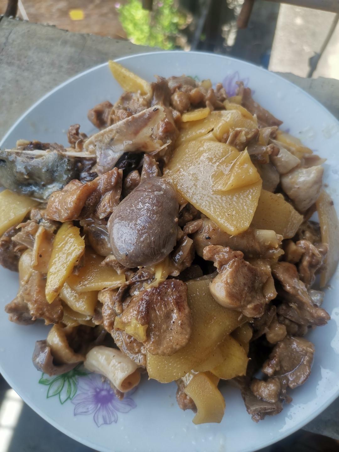 粤北饮食地理标志～酸笋炆鸭