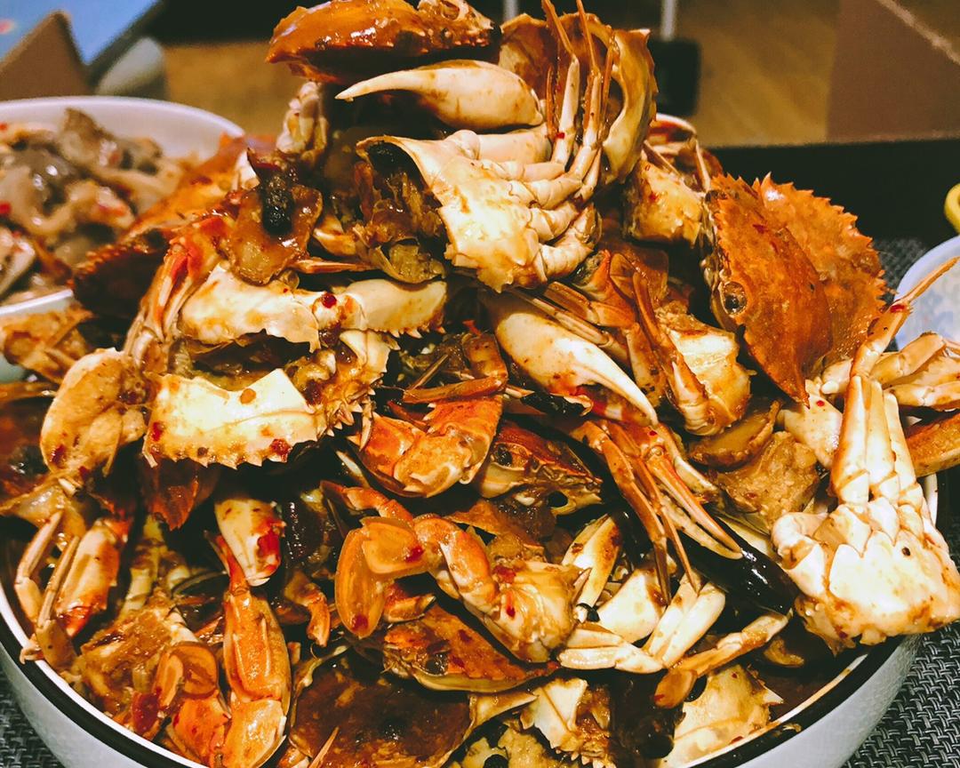 香辣蟹「用火锅底料炒」的做法