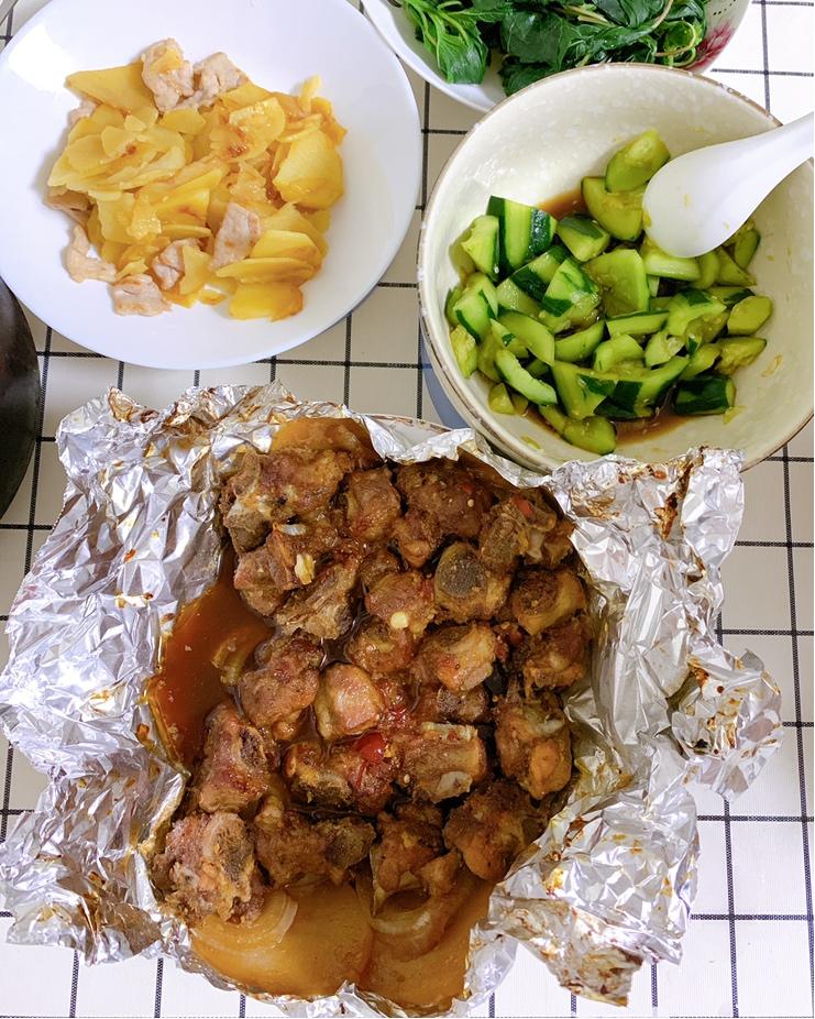 【烤箱新手】蜜汁孜然土豆洋葱烤排骨