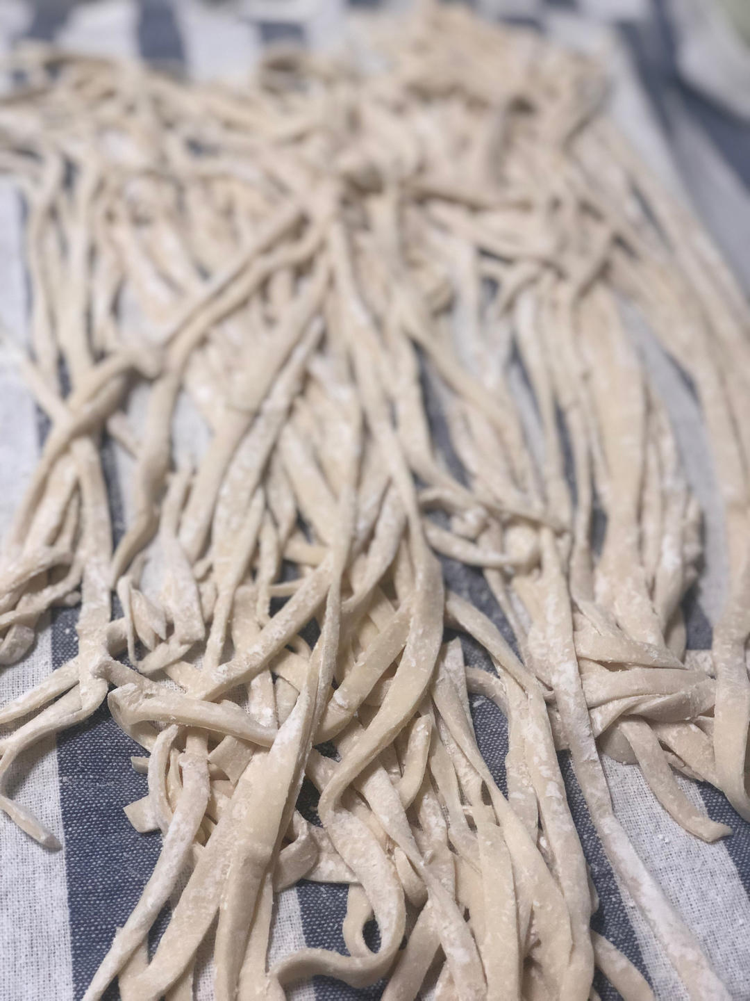 快手纯手工擀面条