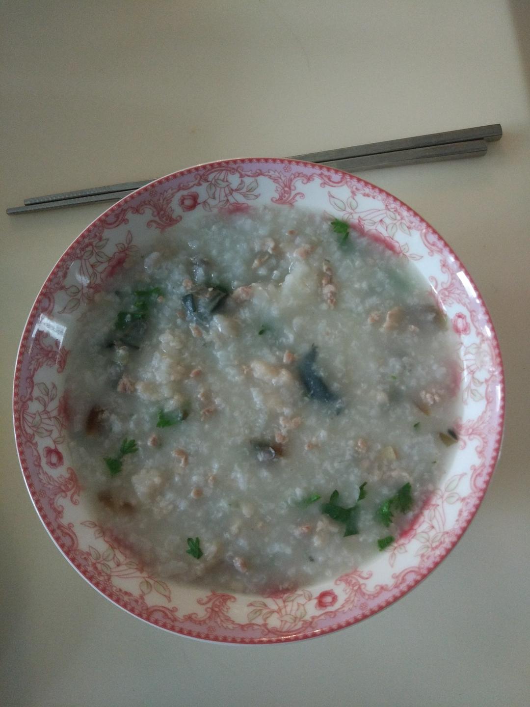 电饭煲版皮蛋瘦肉粥
