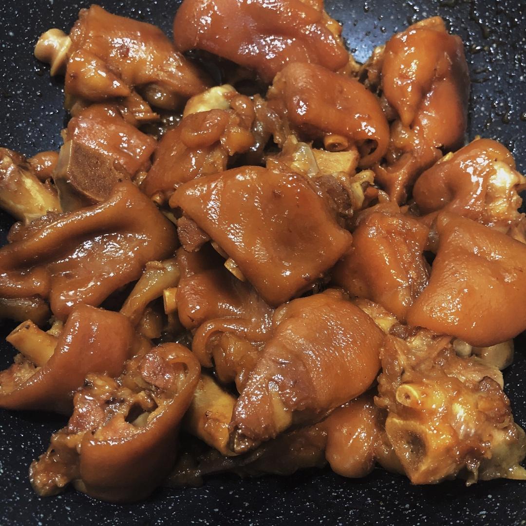 美味的家常菜：红烧猪蹄