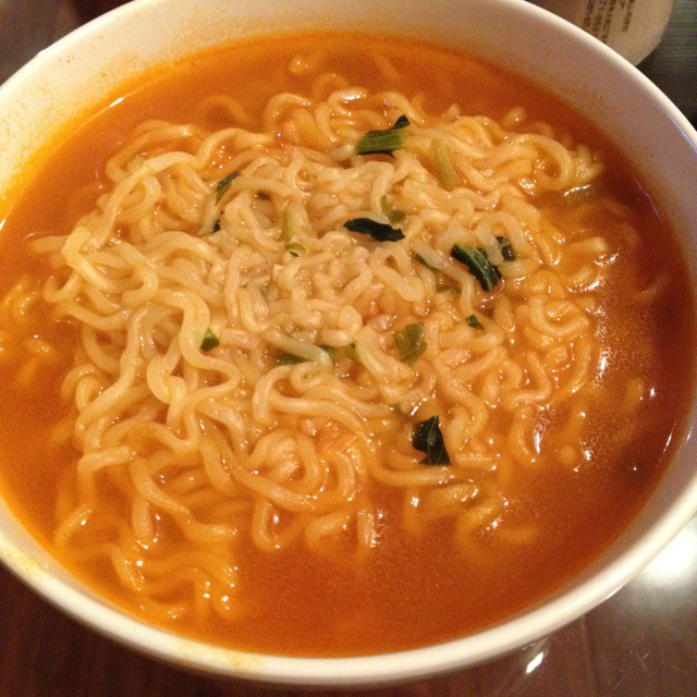 黄小喵不爱吃鱼做的煮方便面