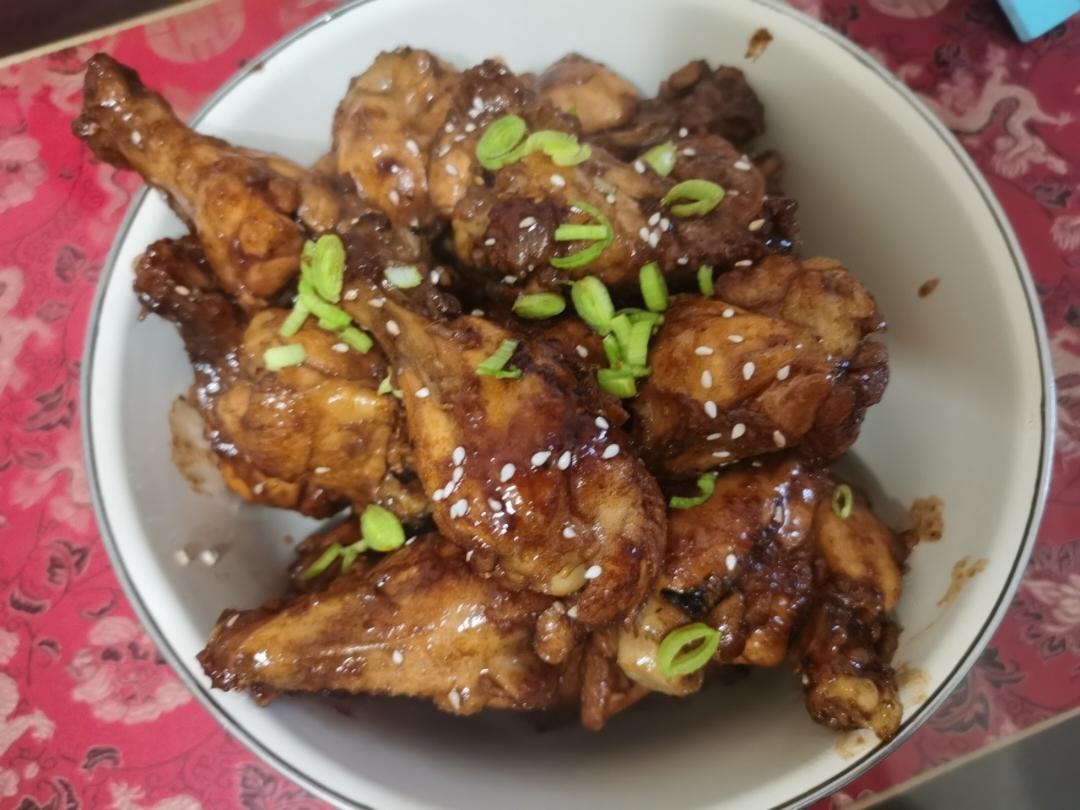 好吃到舔手指的「蒜香蜜汁鸡翅根」👍