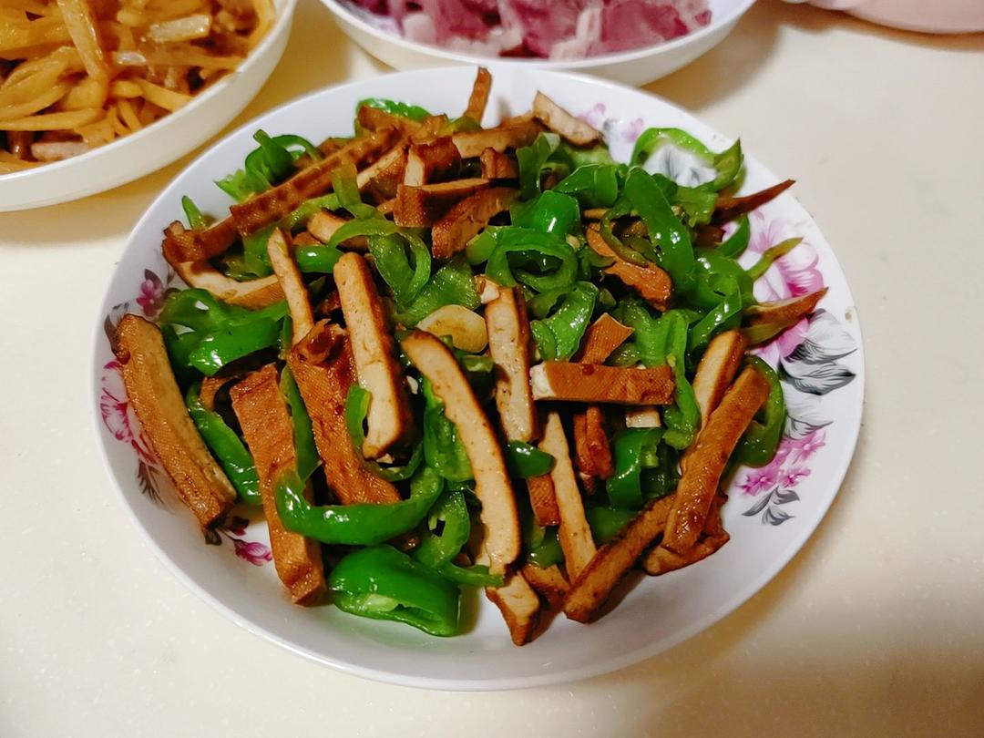tiny童心未珉做的青椒炒香干