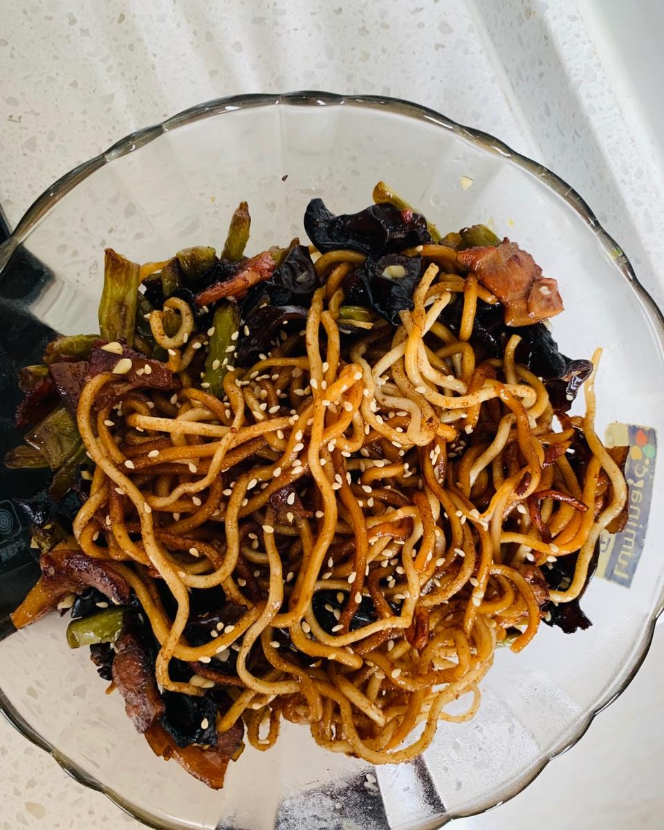最适合夏天的一锅出--酱香豆角焖面