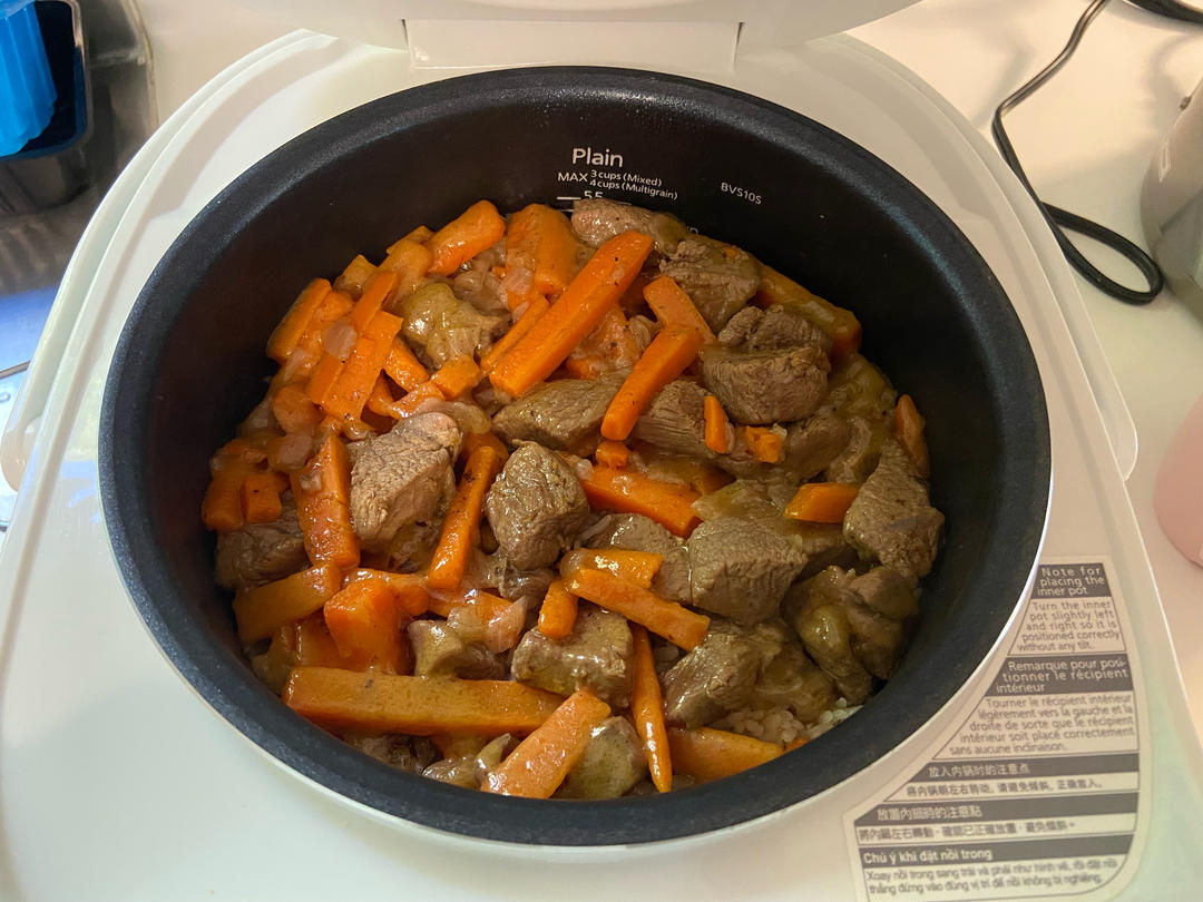 新疆羊肉抓饭（不糊底电饭煲版）