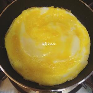 蛋包肉松黄金饼的做法 步骤5