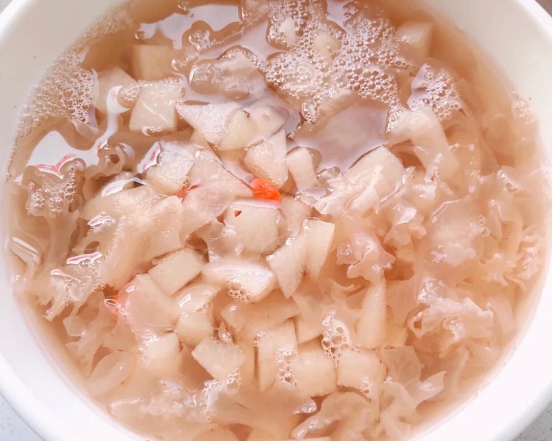 冰糖银耳雪梨的做法