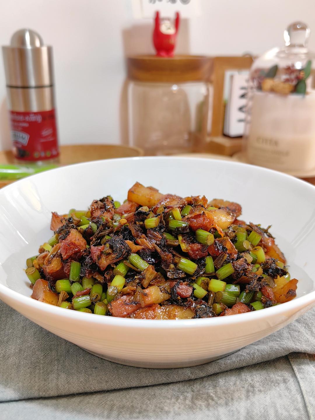 蒜苔菜干五花肉