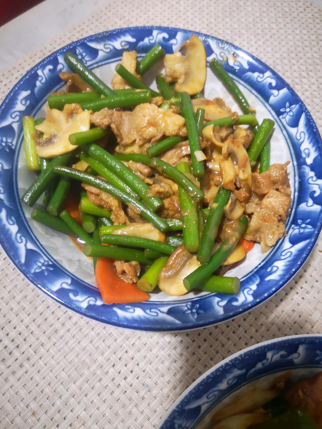 腊肠炒蒜苔