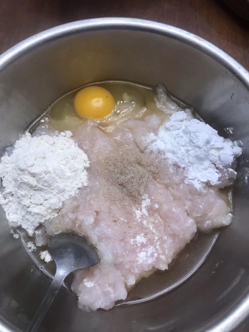 鲜美无比的自制炸鱼丸