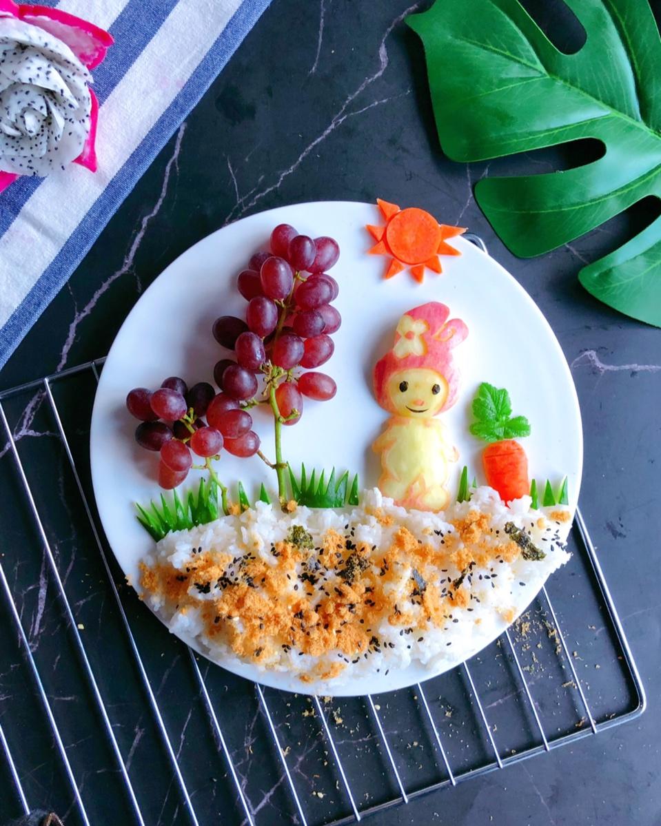 snowwoman-1做的童趣饭团便当(苹果兔子造型&鱼松饭)