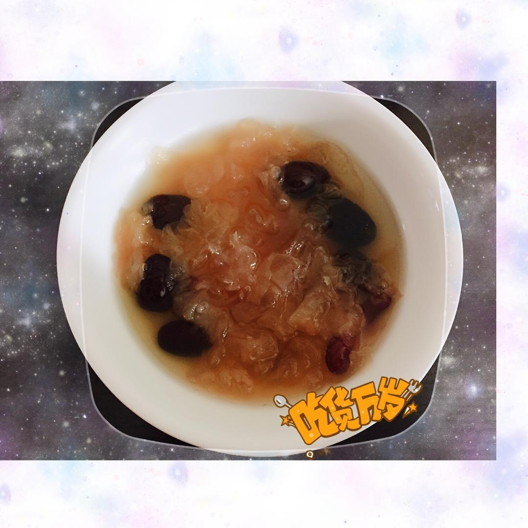 冰糖银耳红枣汤