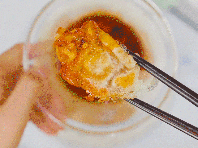 【冰花煎饺】“会结冰”的网红煎饺，太简单啦！的做法