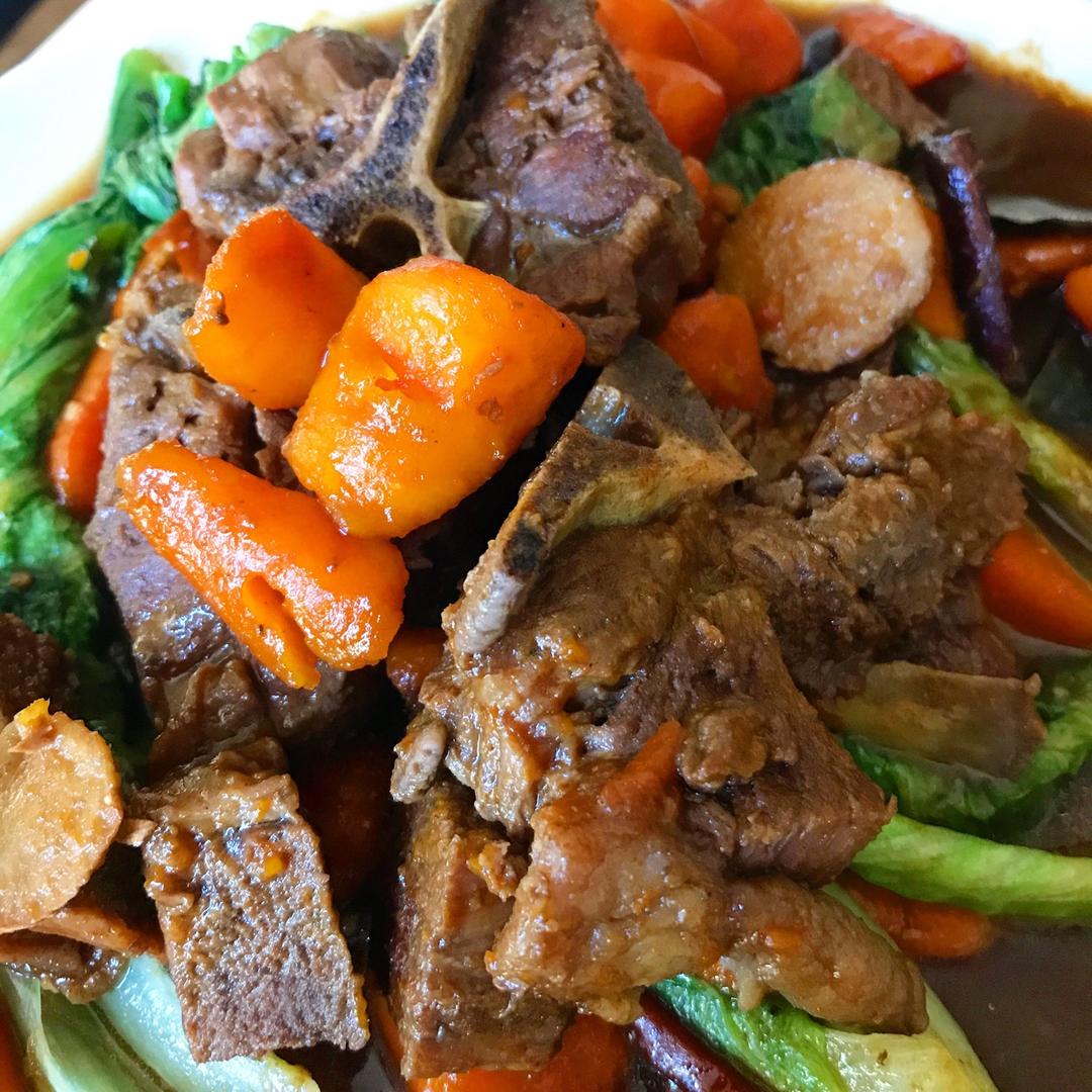 红焖羊肉炖胡萝卜