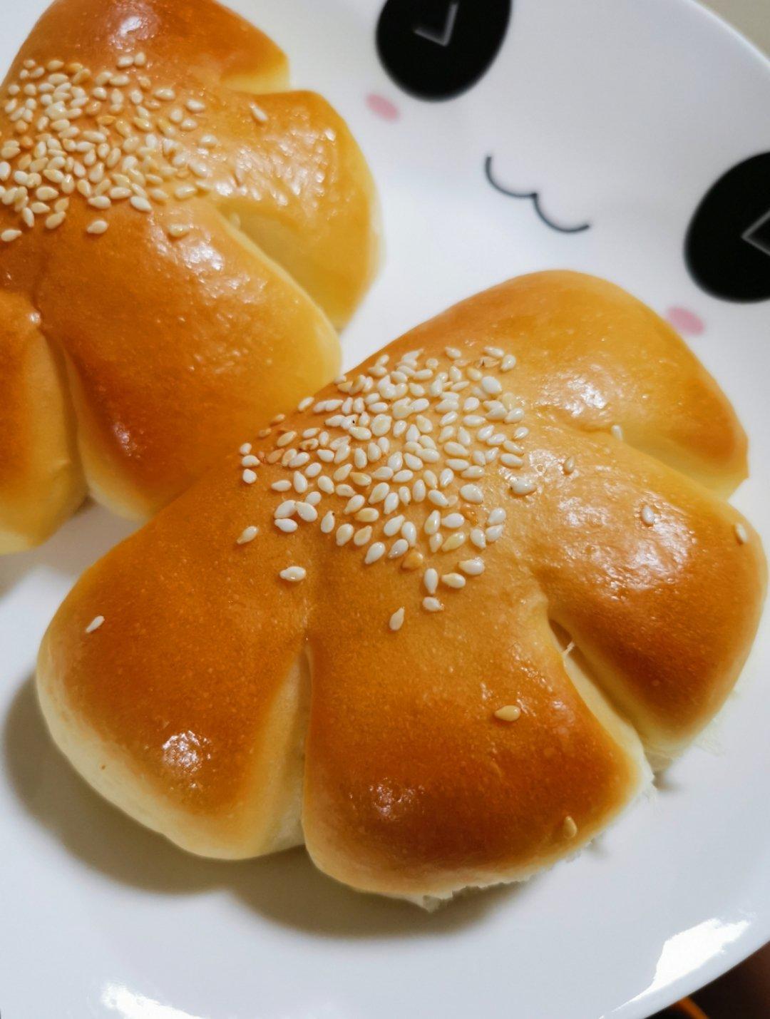 复古卡仕达夹馅面包