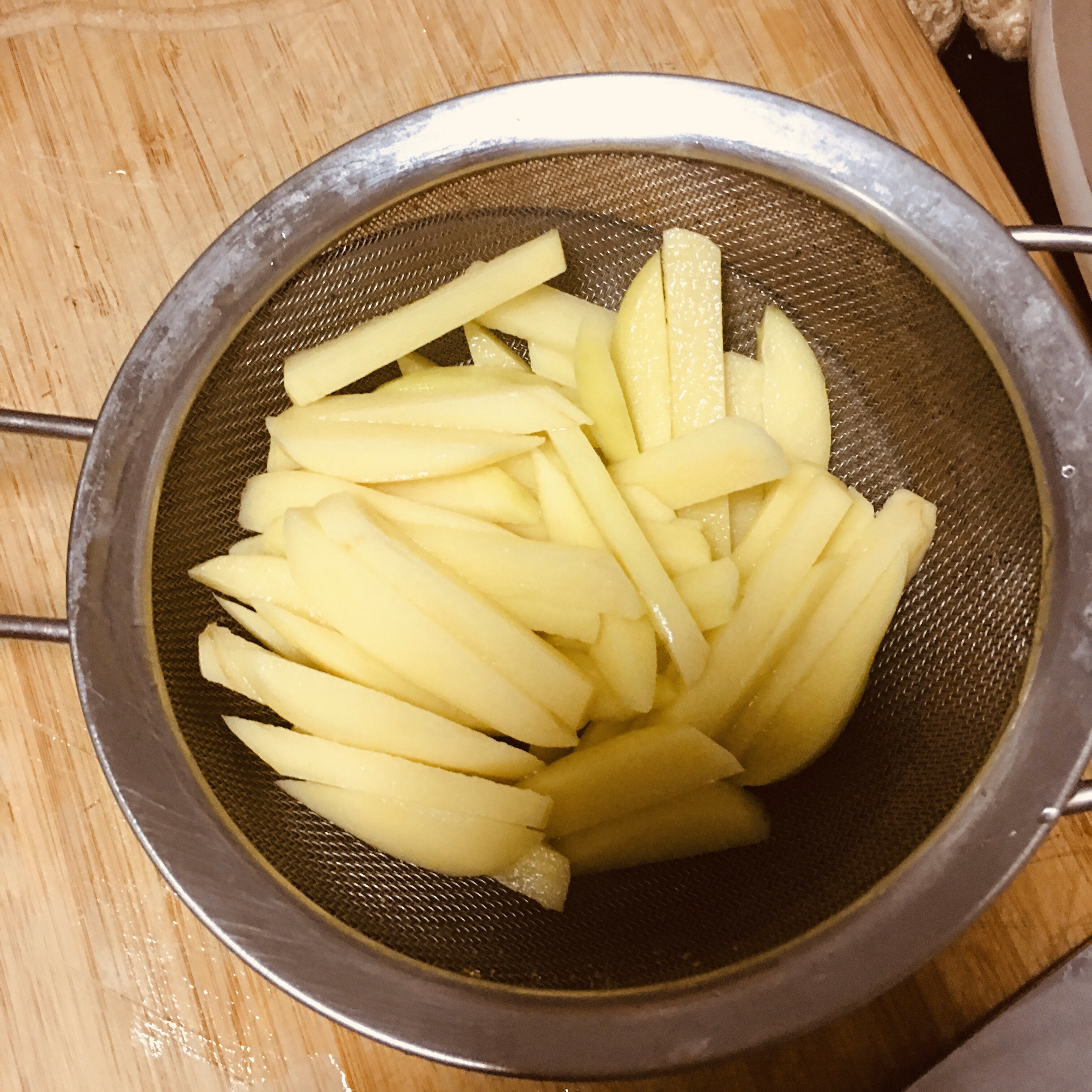 微波炉薯条 无油无盐版的做法 步骤3