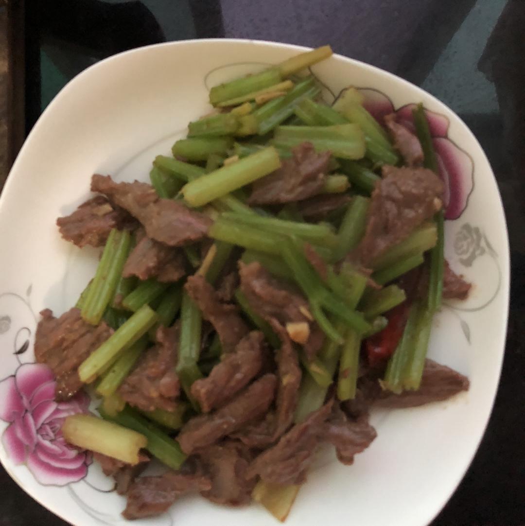 芹菜炒牛肉