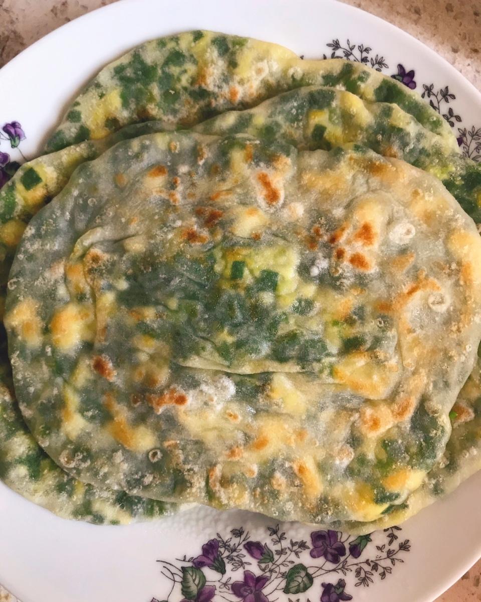 薄如蝉翼的韭菜鸡蛋馅饼