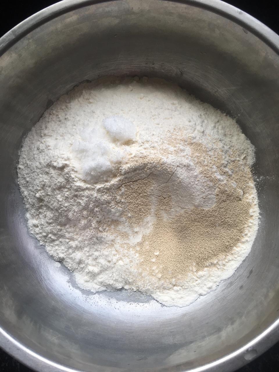 纯奶手撕吐司的做法 步骤1