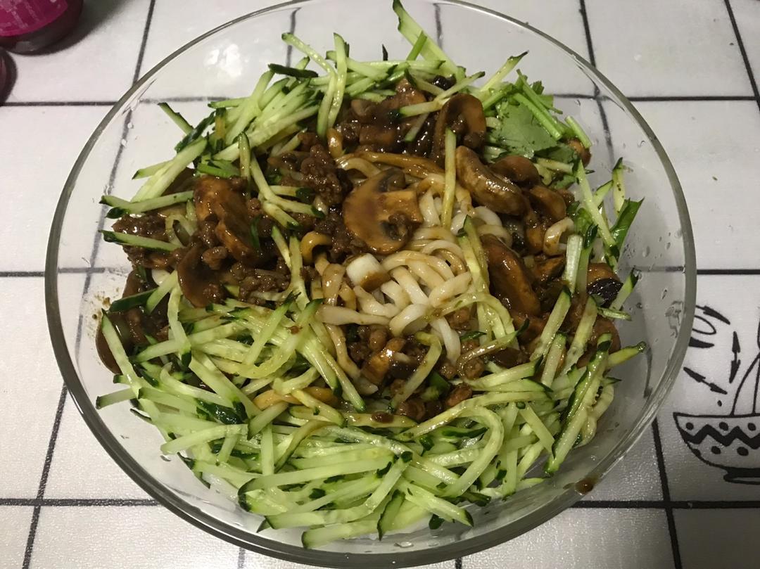 我发誓这将是你吃过最好吃的炸酱面，一口下去回味无穷！！！