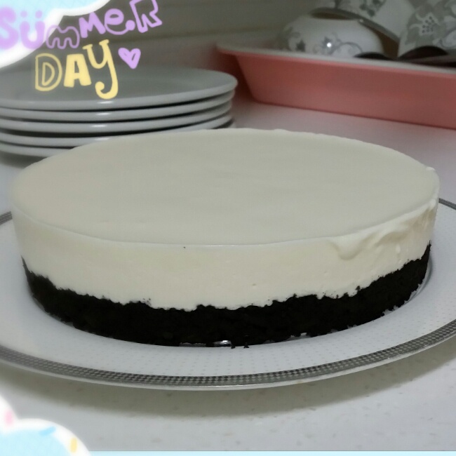 奥利奥粉红草莓芝士慕斯蛋糕