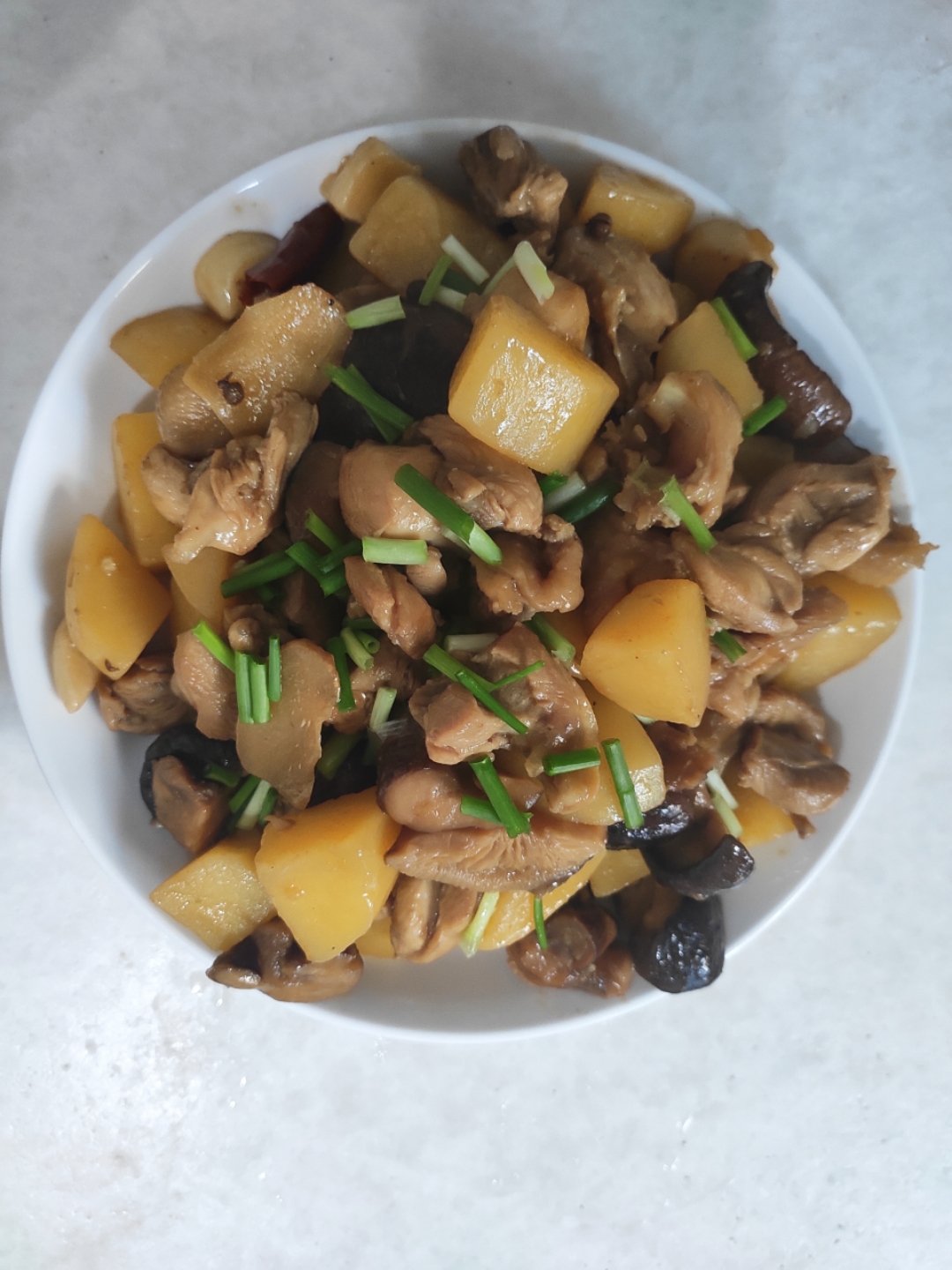 香菇土豆炖鸡腿肉