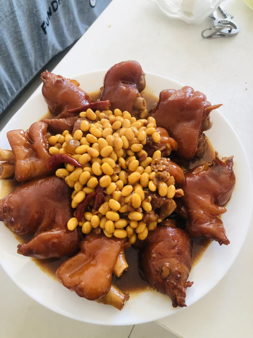 流口水的黄豆炖猪蹄