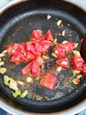 西红柿金针菇豆皮汤的做法 步骤4