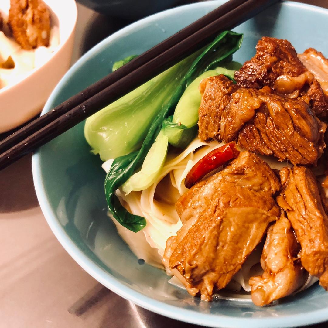 红烧排骨面、牛腩面