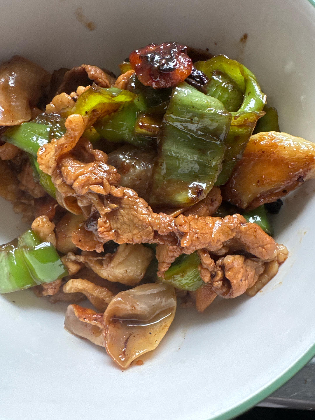 辣椒炒肉(几乎是所有湖南大饭店里的传统炒法)