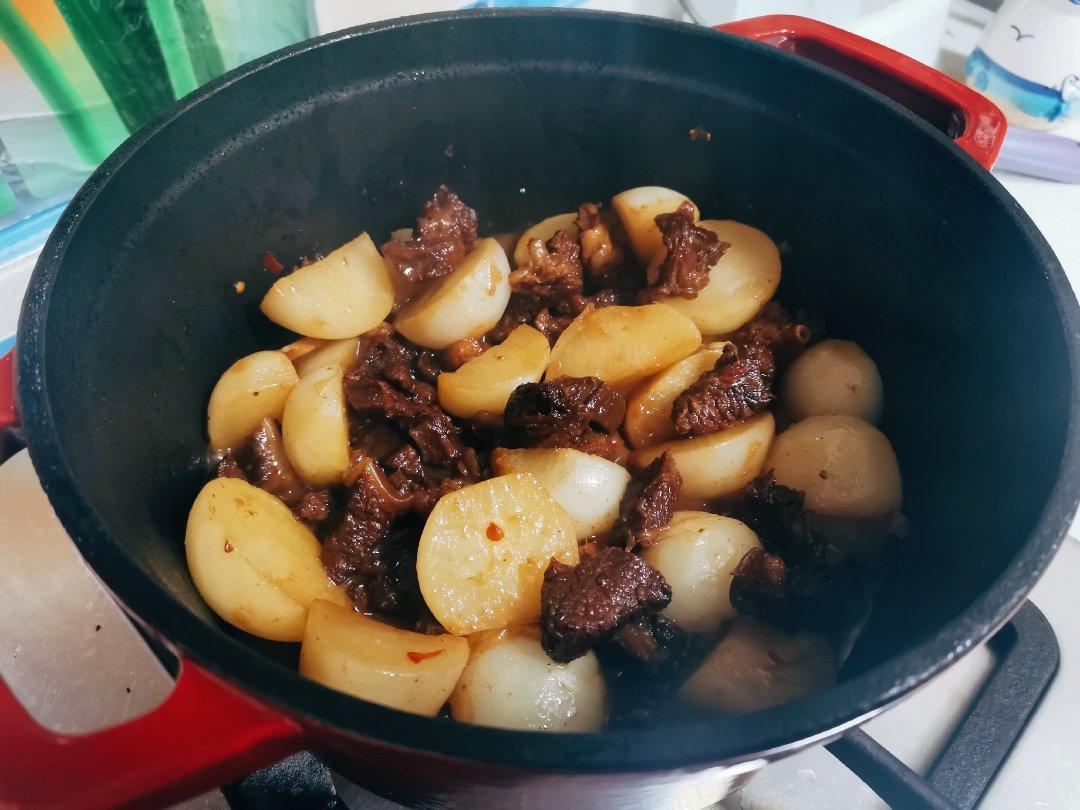 焖烧萝卜牛腩，软烂鲜香，好吃又下饭