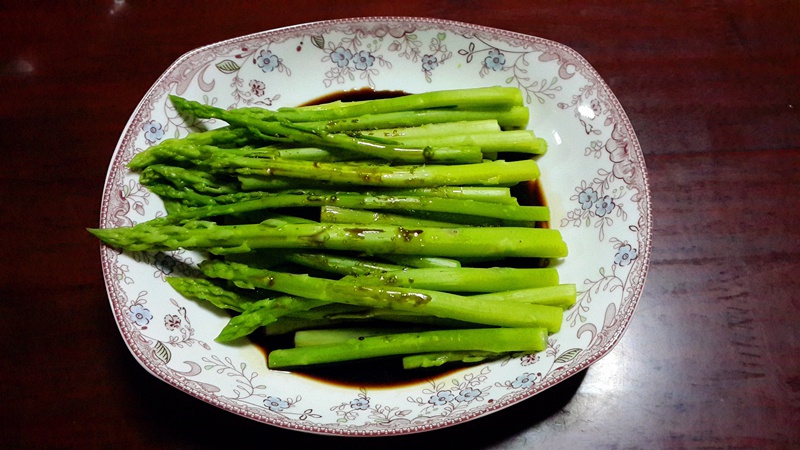 白灼芦笋