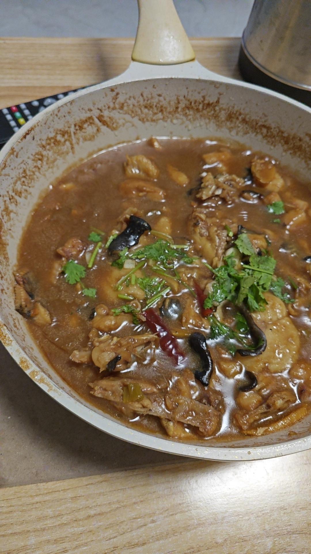 适合孩子吃的下饭菜：酱汁焖鱼