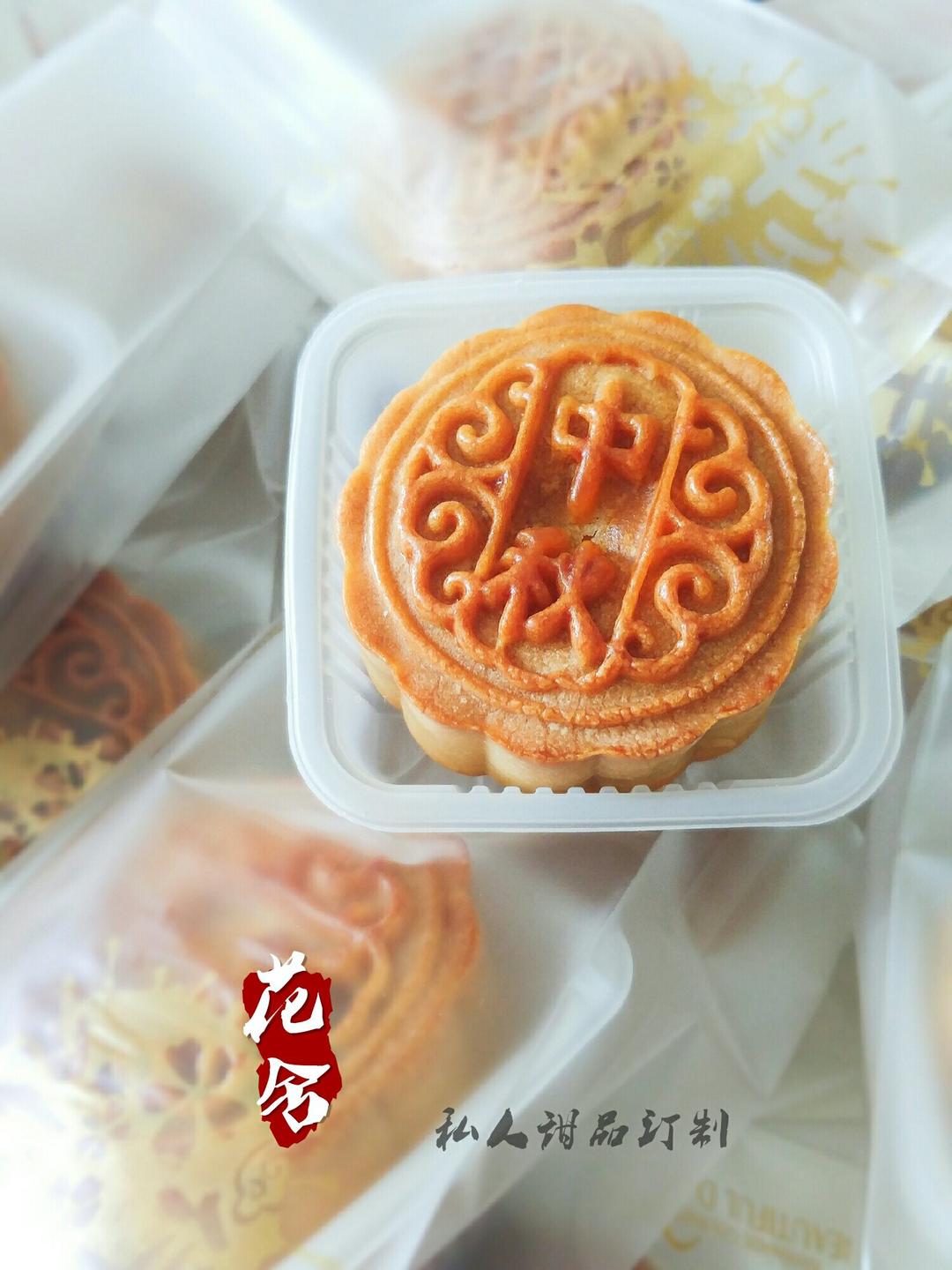 广式月饼—蛋黄莲蓉月饼