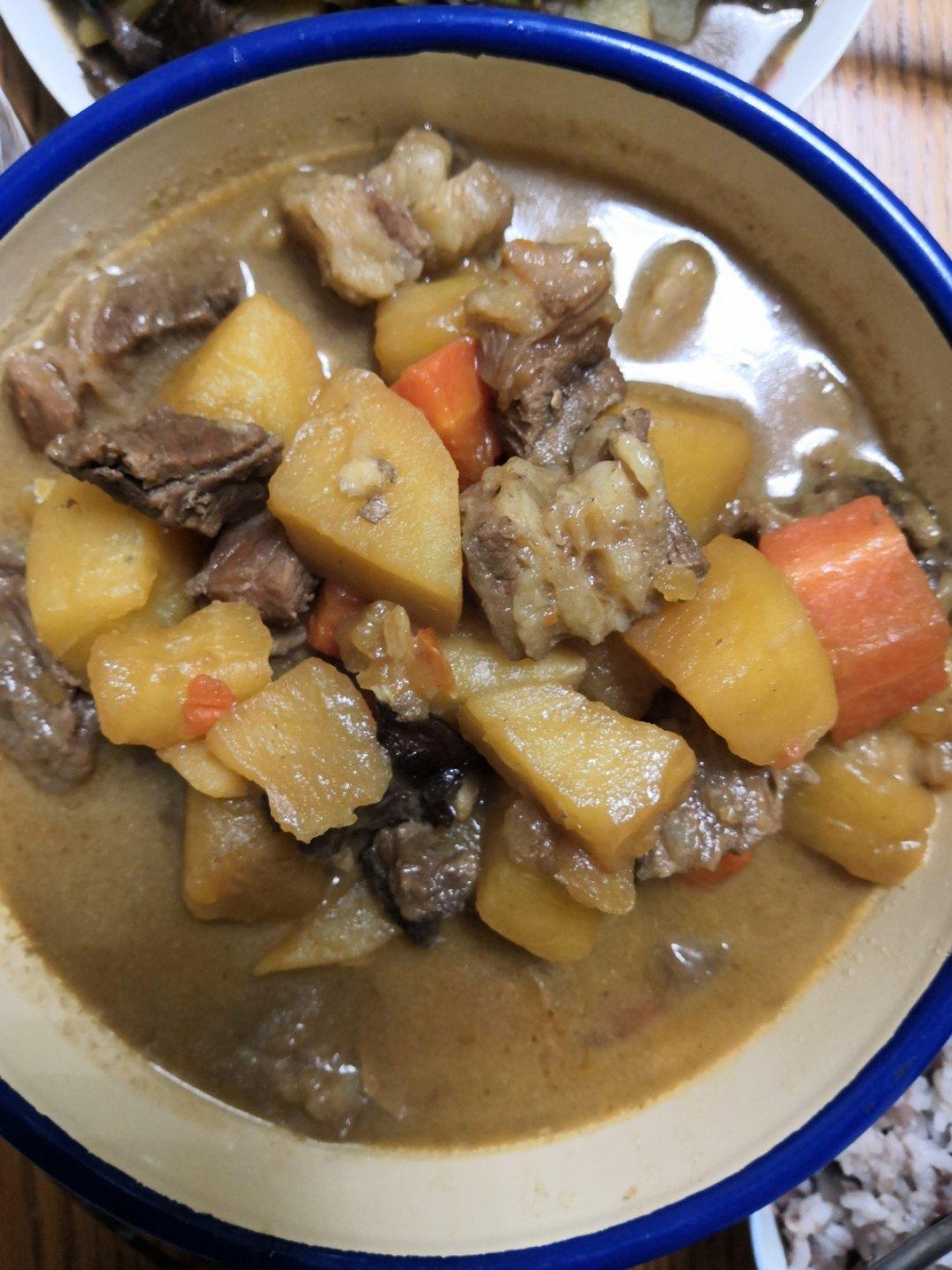 胡萝卜土豆炖牛腩