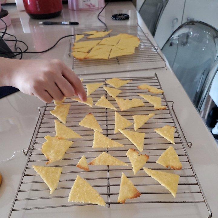 芝香玉米片+牛油果酱(Parmesan corn chips+guacamole)