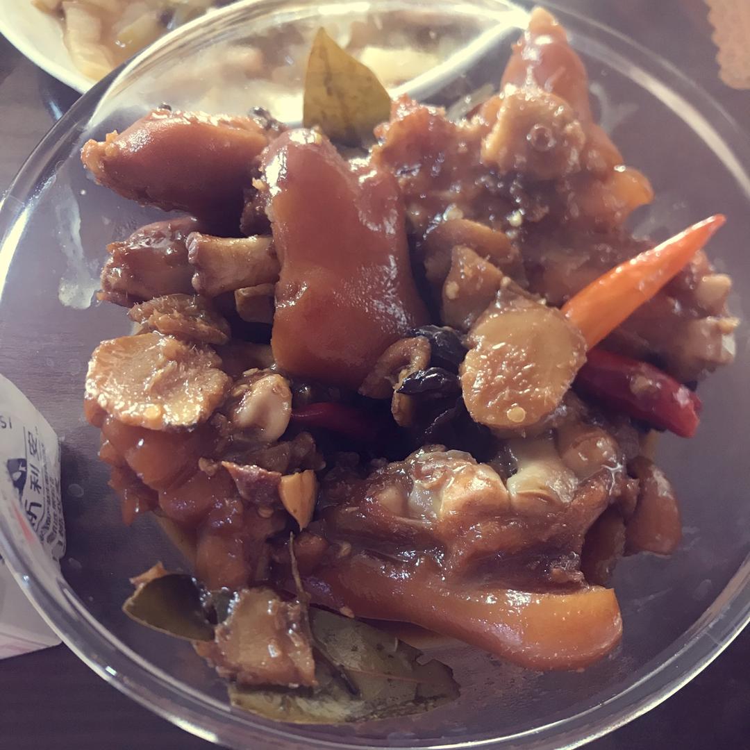 美味的家常菜：红烧猪蹄
