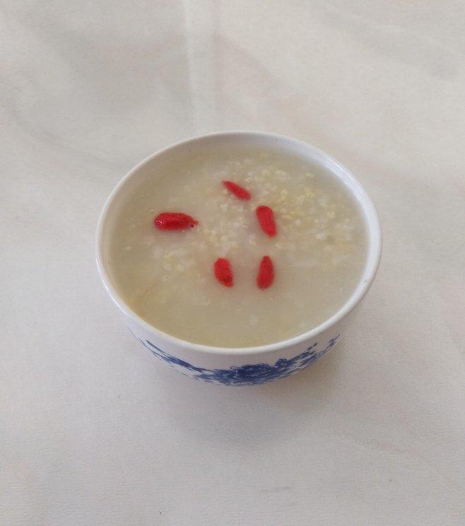 终于熬出一锅有厚厚米油的小米粥