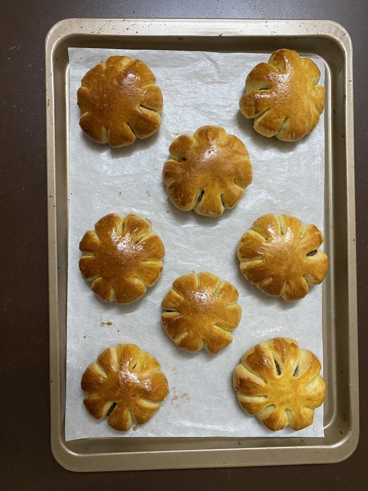 豆沙菊花包